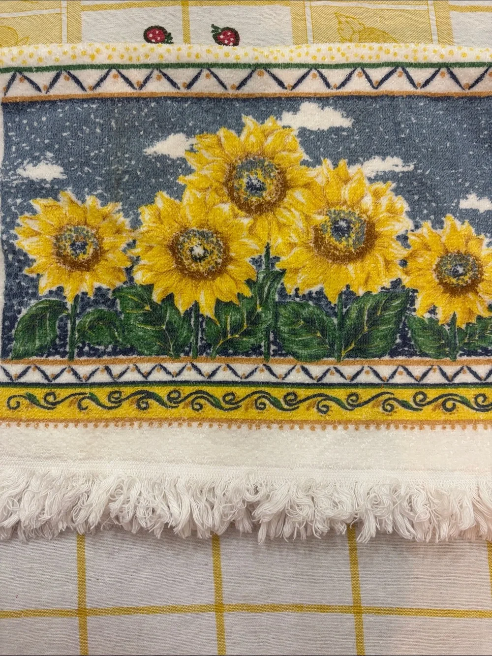 2 Vintage Sunflower Fringe Kitchen Towels